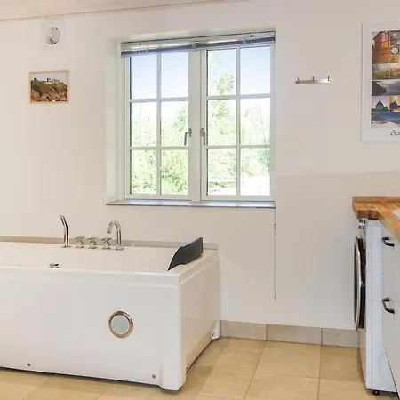 Cozy In Aakirkeby With Kitchen *