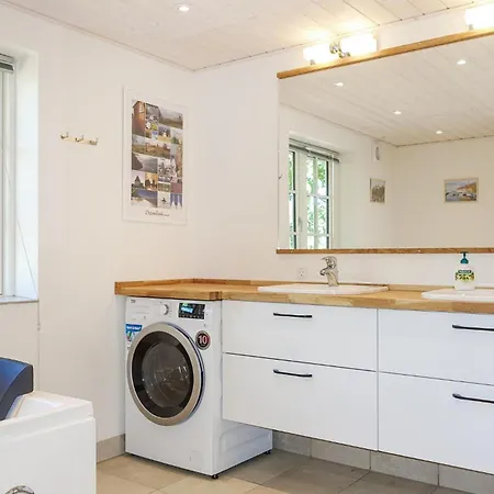 Stunning In Aakirkeby With Wifi 度假居 Vester Somarken