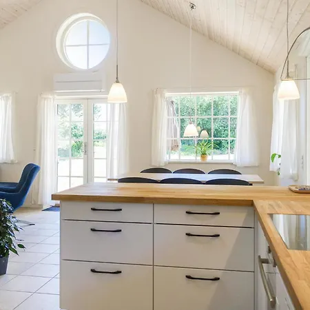 度假居 Stunning In Aakirkeby With Wifi Vester Somarken