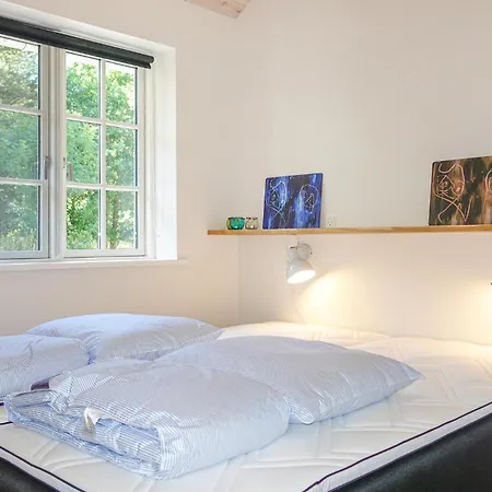 Stunning In Aakirkeby With Wifi 度假居