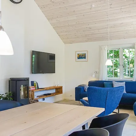 度假居 Stunning In Aakirkeby With Wifi *