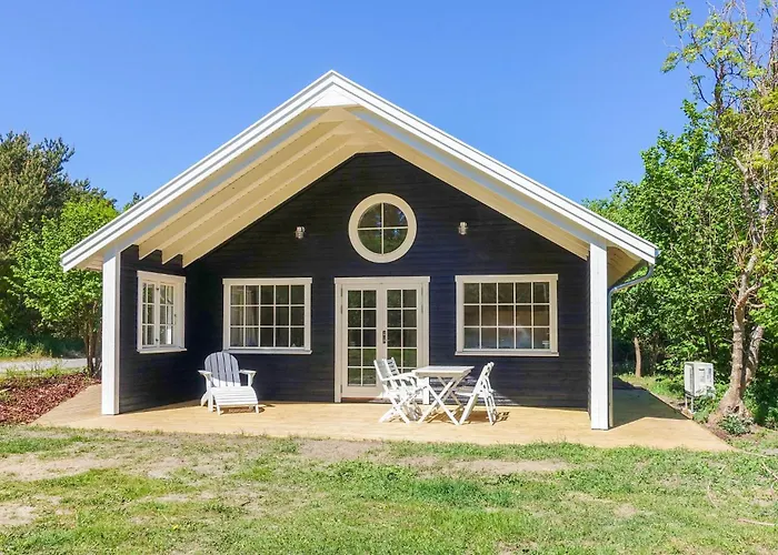 Stunning In Aakirkeby With Wifi * Vester Somarken